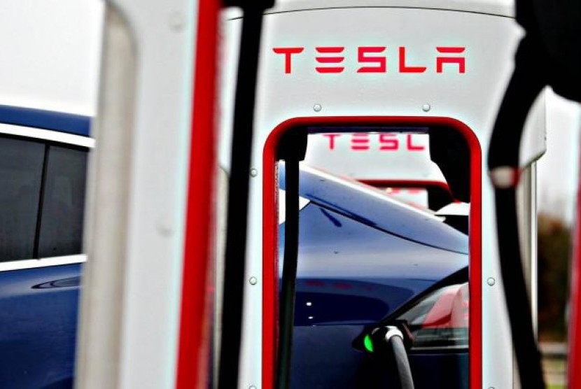 Salah Satu Eksekutif Tesla Hengkang, Apa Alasannya?. (FOTO: Reuters/Pascal Rossignol)