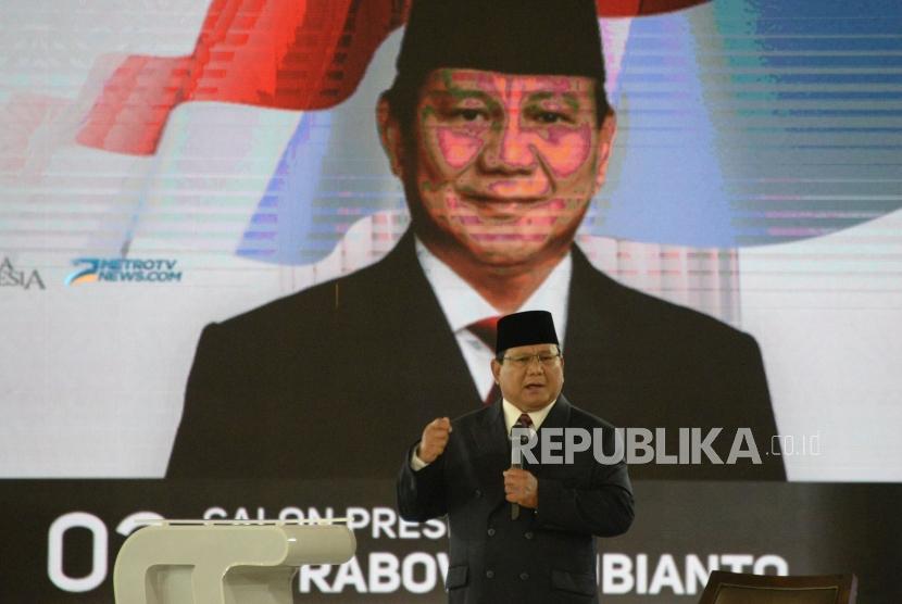 Capres No 02 Prabowo Subianto ketika mengikuti Debat Capres 2019 putaran keempat di Hotel Shangri-La, Jakarta, Sabtu (30/3).