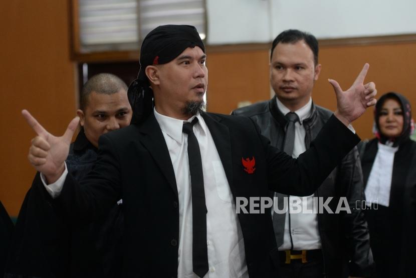 Vonis 1,5 Tahun Ahmad Dhani. Musisi Ahmad Dhani usai mengikuti sidang putusan kasus ujaran kebencian di Pengadilan Negeri Jakarta Selatan, Senin (28/1/2019).