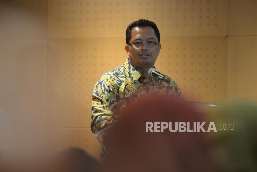 Wakil Ketua MPR Mahyudin memberikan sambutan dalam acara bicara buku bersama wakil rakyat Suka Cita Mengabdi Di Perbatasan di Kompleks MPR DPR Senayan, Jakarta, Selasa (6/3).