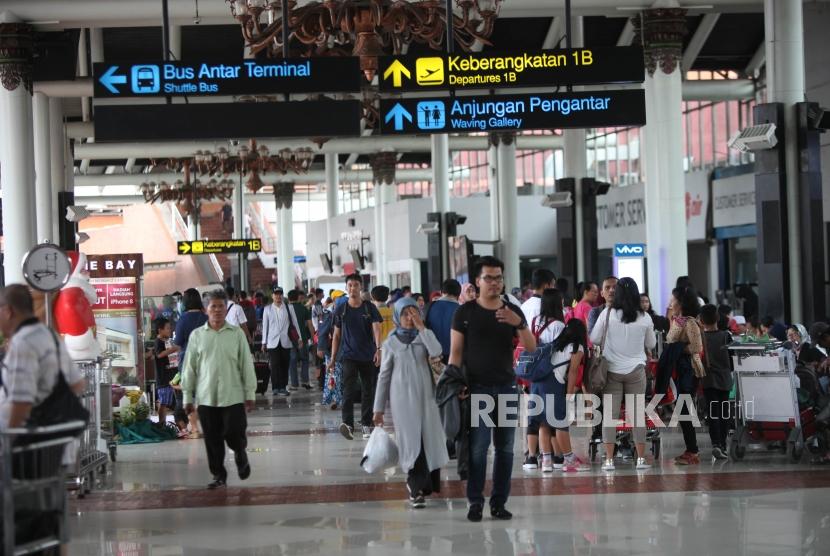 Suasana keberangkatan penumpang Bandara Soekarno-Hatta, Jakarta (ilustrasi) 