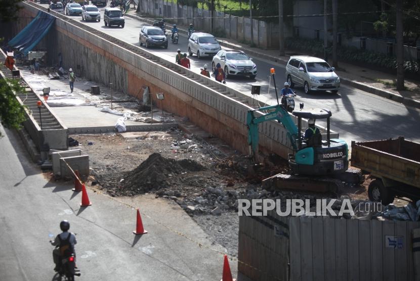 Underpass (terowongan) Kartini di Jalan Metro Pondok Indah, Jakarta, ketika masih proses pengerjaan. (Ilustrasi)