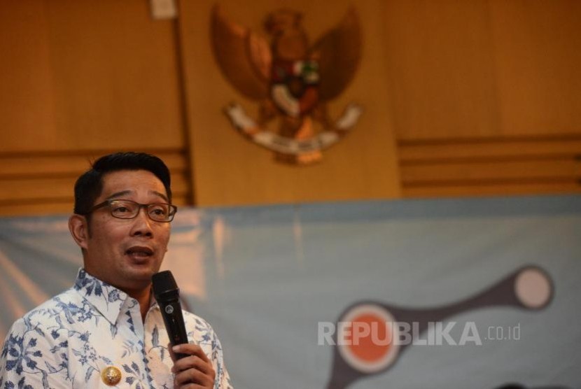 Upaya Pencegahan Korupsi

Walikota Bandung Ridwan Kamil memberikan pemaparan saat menjadi pembicara dalam seminar yang diadakan di Gedung Komisi Pemberantasan Korupsi (KPK), Jakarta, (15/11). Seminar tersebut diadakan sekaligus memperkenalkan aplikasi JAGA