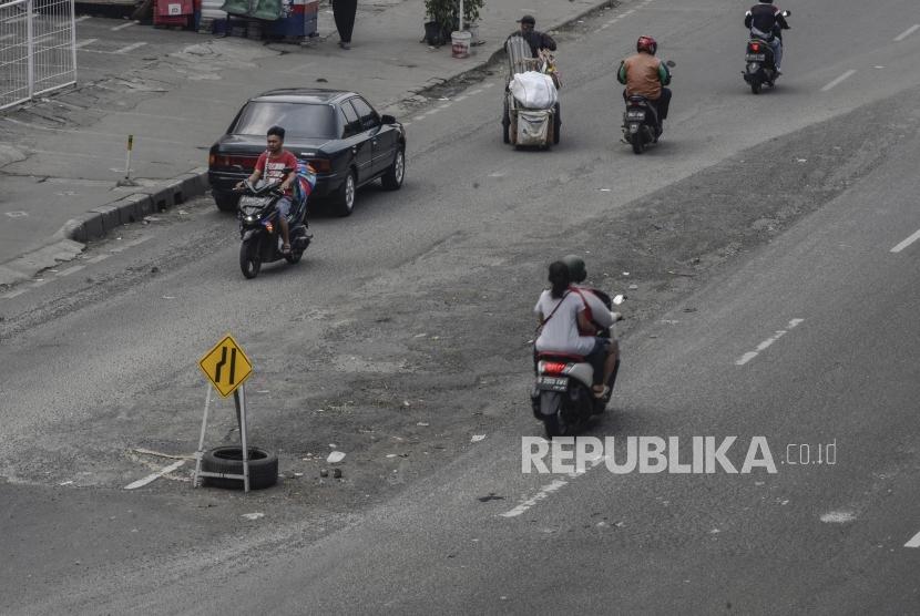 Banjir Jakarta Sebabkan 32 Titik Jalan Rusak.