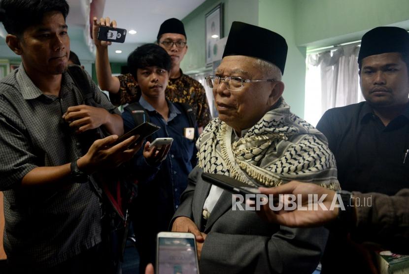 Ketua Umum MUI KH Ma'ruf Amin memberikan keterangan kepada wartawan terkait aksi untuk Palestina di Kantor MUI, Jakarta, Senin (12/12).