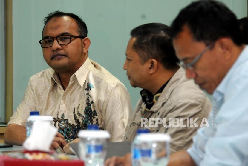 President Director Dompet Dhuafa Philanthropy Imam Rulyawan (kiri) saat kunjungan di Kantor Republika, Jakarta, Senin (15/1).
