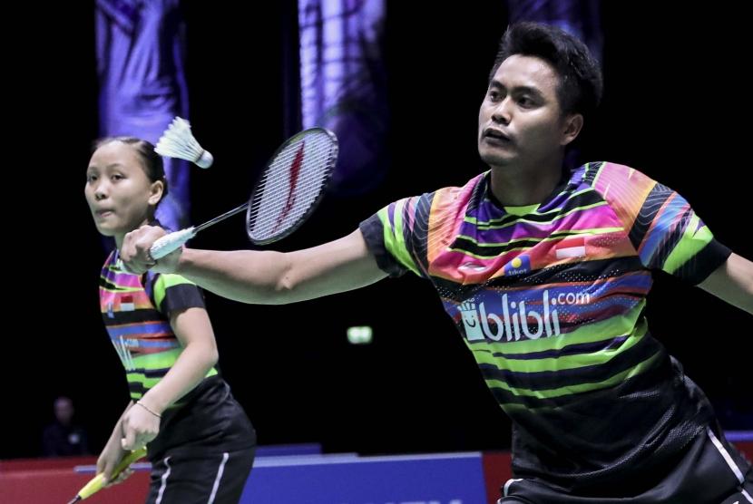 Pebulu tangkis ganda campuran Indonesia Tontowi Ahmad (kanan) dan Winny Oktavina Kandow akan mewakili Indonesia di India Open Maret 2019.