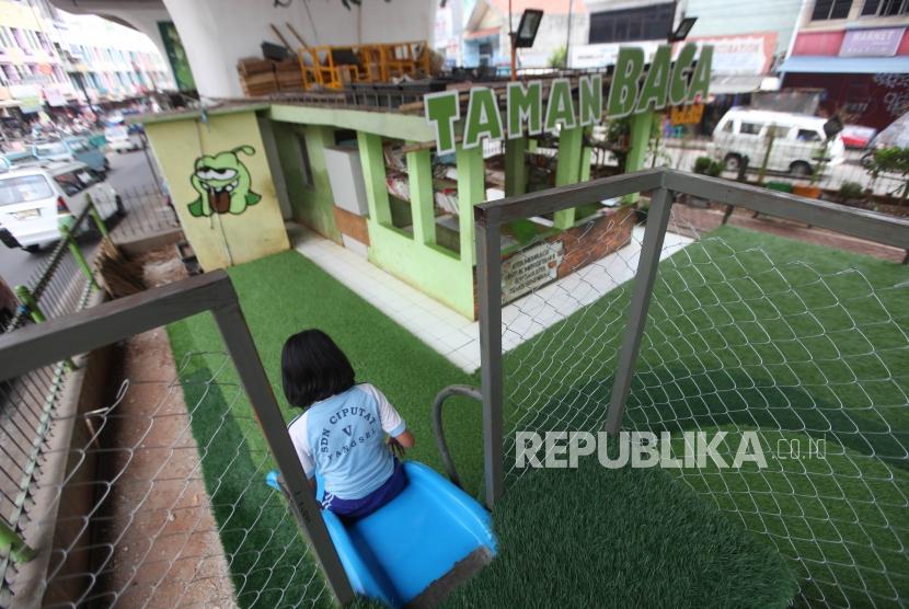 Menengok Taman Baca Kolong Jembatan Ciputat | Republika Online