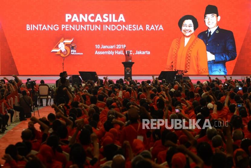 President Joko Widodo delivers a speech at the commemoration of the ruling party's 45th anniversary, Jakarta, on Wednesday (January 10).