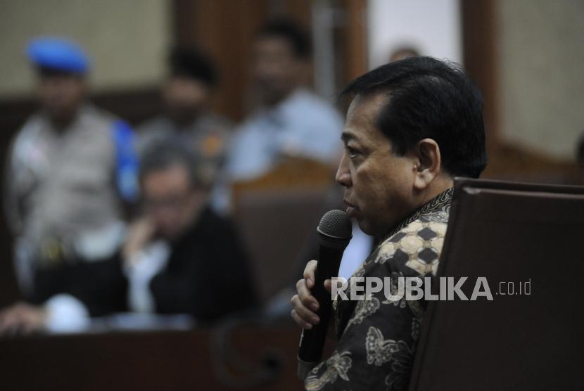 Defendant of e-ID card procurement graft-case, Setya Novanto, comments on the panel of the judges' rejection to his objection plea at Corruption Court room, Jakarta, on Thursday (January 4). 