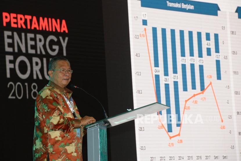 Menko Perekonomian Darmin Nasution memberikan sambutan saat pembukaan Pertamina Energy Forum (PEF) 2018 di Jakarta, Rabu (28/11).