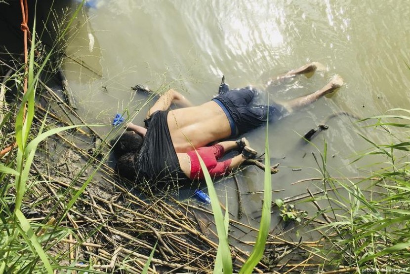 Kisah Mengenaskan Di Balik Foto Ayah dan Putrinya Yang Tenggelam di Perbatasan AS