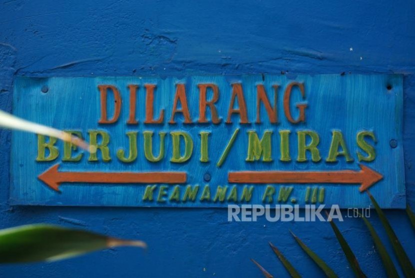 Sejumlah warga Kota Surabaya, Jawa Timur, meminta pemkot setempat membangun salah satu gedung eks-lokalisasi Dolly di Putat Jaya, Sawahan, menjadi gedung Sekolah Menengah Pertama (SMP) negeri.