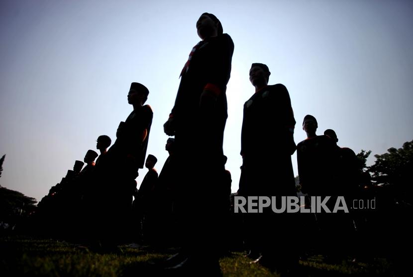 Sejumlah pelajar mengikuti acara Kemah Pendidikan dan Apel Kebangsaan Pemuda Indonesia Di Lapangan PPPON Cibubur, Jakarta, Rabu (2/5).