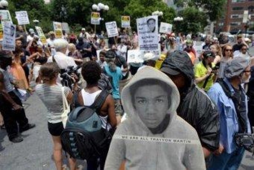 Aksi unjuk rasa menentang pembebasan George Zimmerman, warga kulit putih yang diduga menembak warga kulit hitam