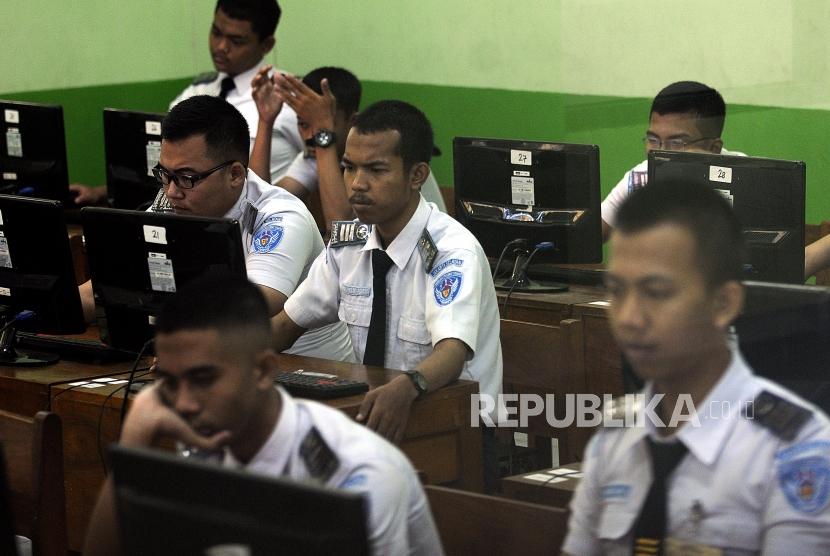 Sejumlah pelajar mengikuti Ujian Nasional Berbasis Komputer (UNBK). (Ilustrasi)