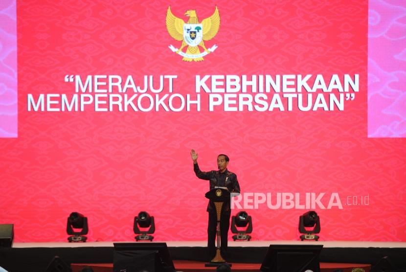 Presiden Joko Widodo memberikan sambutan saat menghadiri Perayaan Imlek Nasional 2019 di JI Expo Kemayoran, Jakarta, Kamis (7/2).