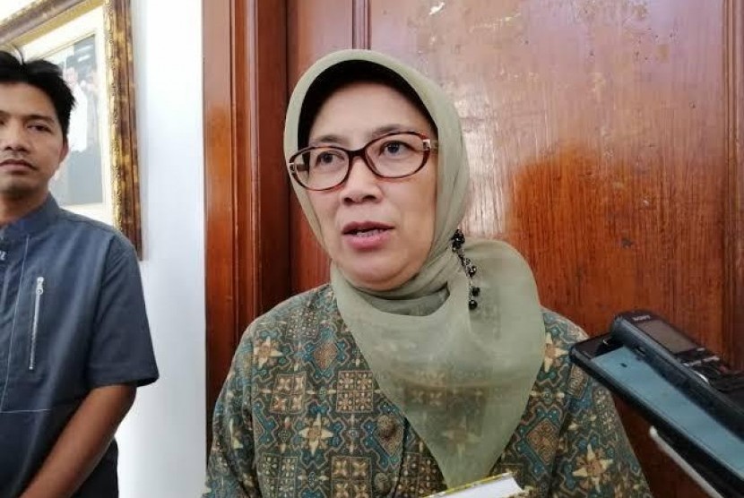  Kepala Dinas Pendidikan Jawa Barat Dewi Sartika memberikan imbauan agar pelajar tak mengikuti aksi demonstrasi di Gedung Sate, Senin (30/9).