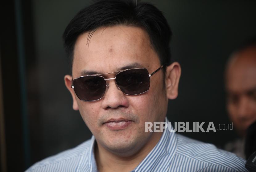 Pengacara Farhat Abbas memberikan keterangan kepada media seusai menjalani pemeriksaan di Gedung KPK, Jakarta, Selasa (21/11).