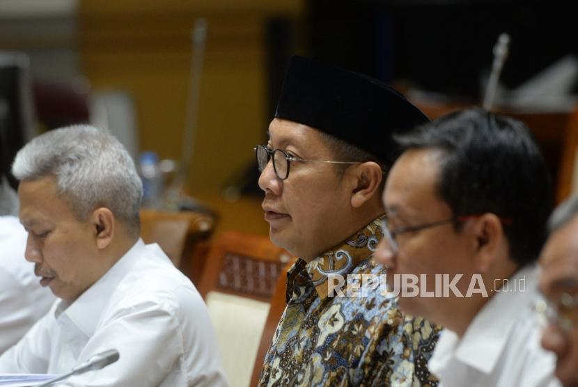 Pengesahan Biaya Ibadah haji 2019. Menteri Agama Lukman Hakim Saifuddin (tengah) mengikuti rapat kerja dengan Komisi VIII DPR di Kompleks Parlemen, Senayan, Jakarta, Senin (4/2/2019).