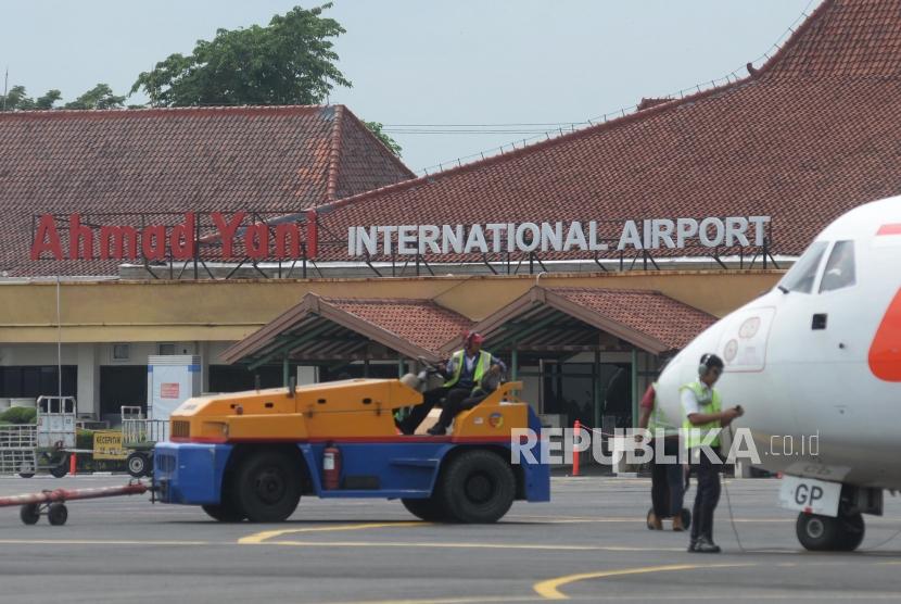 Terminal Bandara Internasional Ahmad Yani, Semarang, Jawa Tengah, Jumat (24/11).