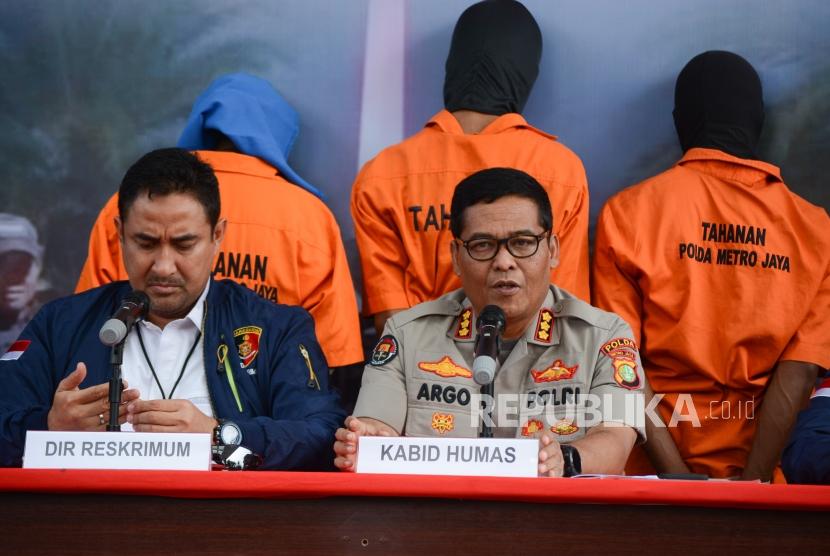 Kepala Bidang Humas Polda Metro Jaya Kombes Argo Yuwono menyampaikan keterangan pers terkait ungkap pembunuhan di Lebak Bulus, di Gedung Dit Reskrimum, Polda Metro jaya, Jakarta, Selasa (2/9/2019).