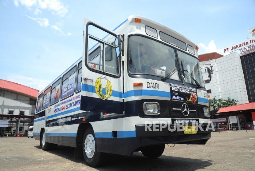 Bus  Damri (ilustrasi). Perum Damri resmi melayani trayek angkutan perintis di Lampung.