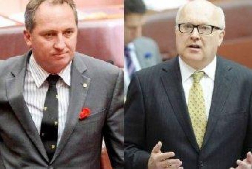 Jaksa Agung Australia George Brandis dan Menteri Pertanian Barnaby Joyce