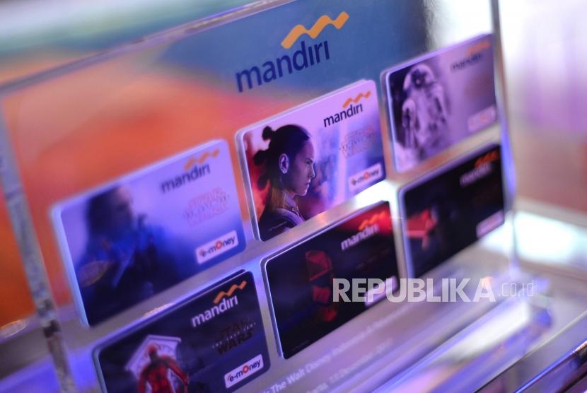 E-Money edisi khusus Star Wars. Enam seri kartu uang elektronik Bank Mandiri edisi khusus Star Wars di Jakarta, Rabu (13/12).