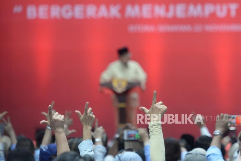 Pembekalan Relawan Prabowo-Sandi. Capres Nomer Urut 02 Prabowo menyampaikan sambutan pada pembekalan relawan Prabowo-Sandi di Istora Senayan, Jakarta, Kamis (22/11).
