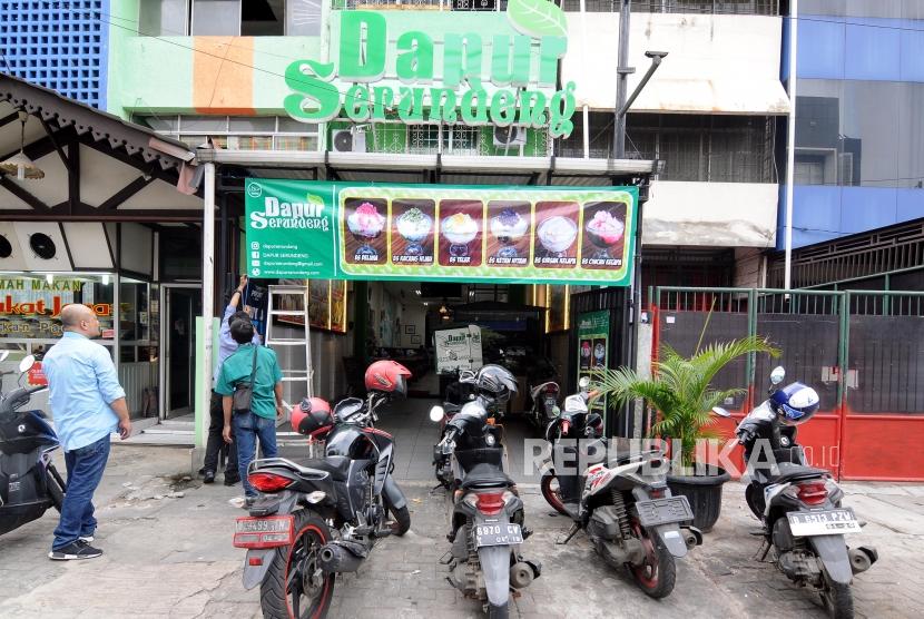 Rumah makan Dapur Serundeng di Jalan Biak, Gambir, Jakarta Pusat, Jumat (12/1).