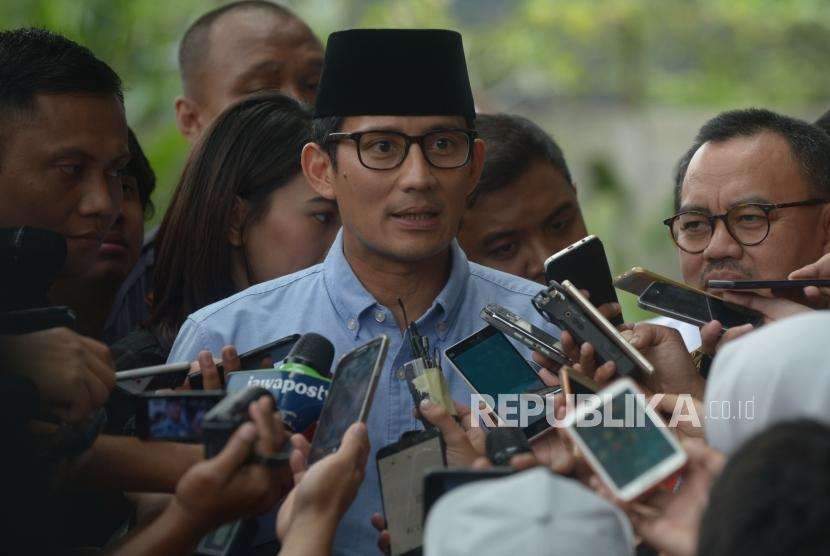 Bakal calon  wakil presiden Sandiaga Uno  memberikan keterangan kepada media saat tiba  di Komisi Pemberantasan Korupsi(KPK), Jakarta, Selasa (14/8).