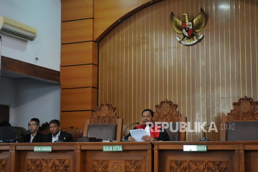Hakim Tunggal Kusno memimpin sidang perdana gugatan praperadilan yang diajukan Ketua Umum Partai Golkar Setya Novanto di PN Jakarta Selatan,Kamis (30/11).
