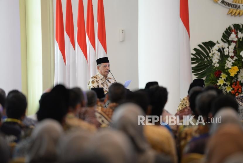 Pembukaan Mukatamar Al Irsyad. Ketua Umum PP Al Irsyad Al Islamiyah KH Abdullah Djaidi memberikan pengantar saat silaturahim dengan Presiden Joko Widodo di Istana Bogor, Jawa Barat, Kamis (16/11).