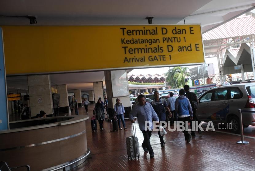 Suasana kondisi kedatangan di Terminal Dua Bandara Soekarno-Hatta, Tangerang, Banten.