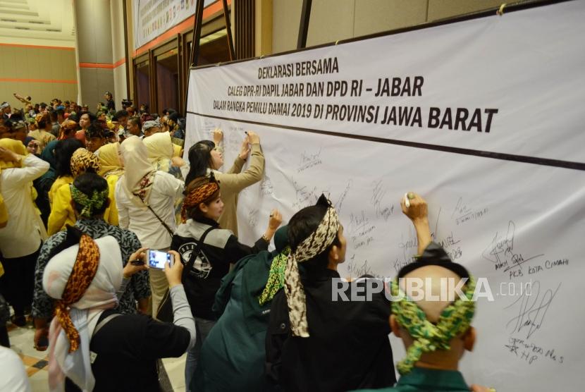 Caleg Jabar Deklarasikan Damai Pemilu 2019 Republika Online