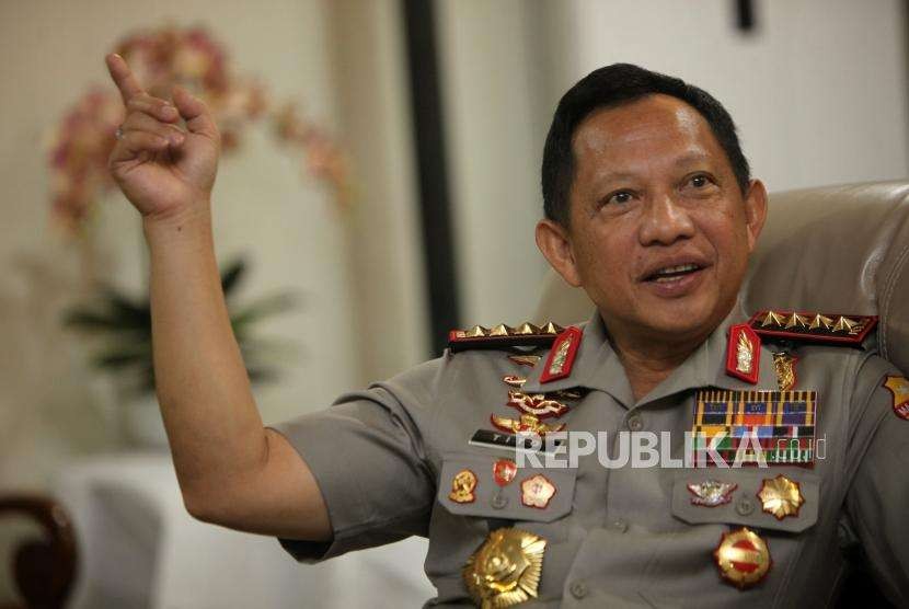 Kapolri Jenderal Pol Tito Karnavian memberikan paparan saat wawancara di kediamannya, Jalan Patimura, Jakarta, Selasa (28/8).