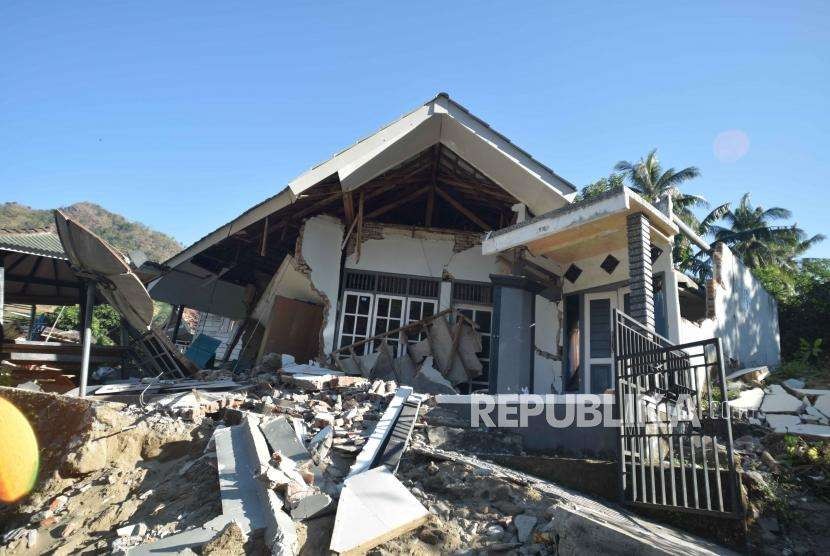Kondisi rumah yang rusak  akibat gempa  di kecamatan pemenang, Lombok Utara, NTB, Rabu (8/8).