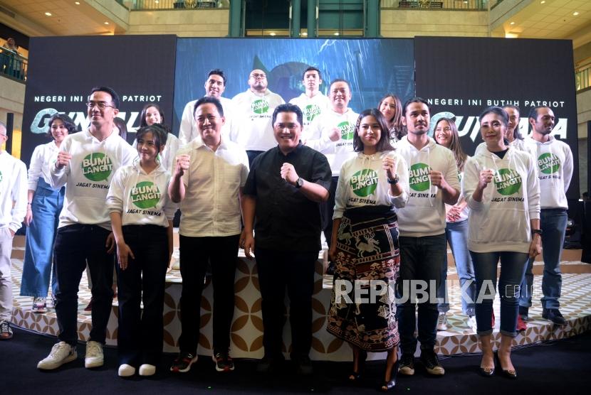 Executive Produser Bumilangit Entertainment Erick Thohir memberikan sambutan dalam peluncuran jagat sinema Bumilangit Jilid 1 di Plaza Senayan, Jakarta, Ahad (18/8).