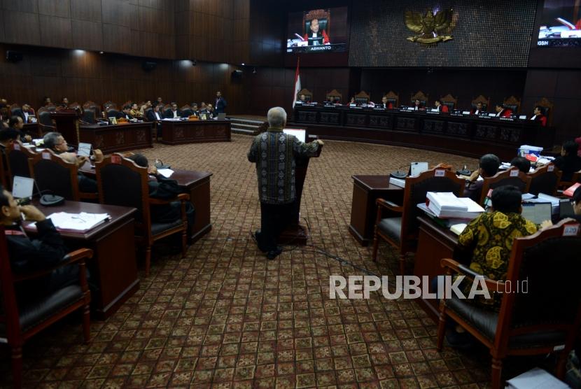 Suasana sidang lanjutan Perselisihan Hasil Pemilihan Umum (PHPU) Pemilihan Presiden (Pilpres) 2019 di Gedung Mahkamah Konstitusi, Jakarta, Kamis (20/6).