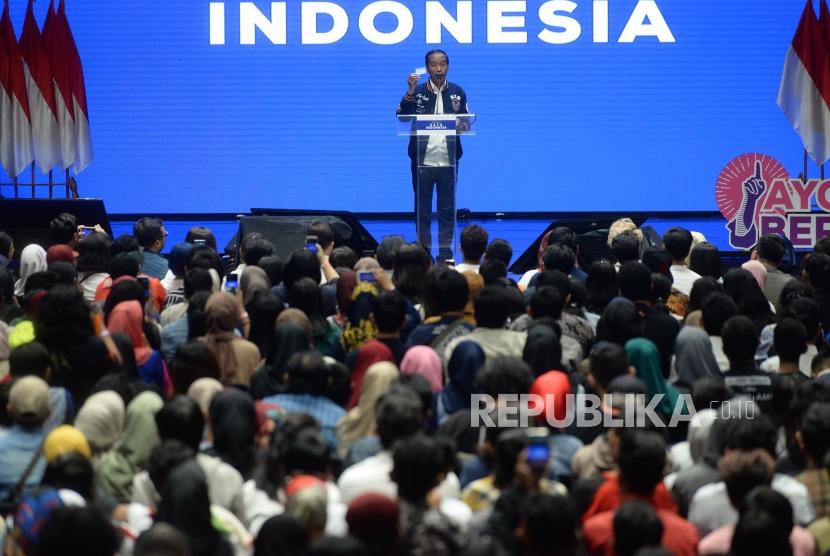 Festival Indonesia Satu. Capres Nomer 01 Joko Widodo menyampaikan paparan saat Fesrival Indonesia Satu di Istora Senayan, Jakarta, Ahad (10/3/2019).