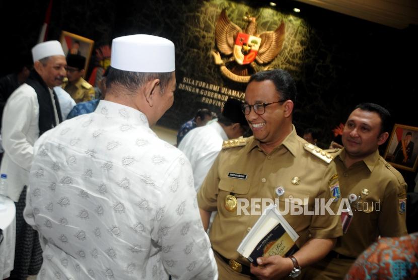 Gubernur DKI Jakarta Anies Baswedan saat bertemu sejumlah ulama dan tokoh agama di Balai Agung, Balai Kota DKI Jakarta, Selasa (14/11).