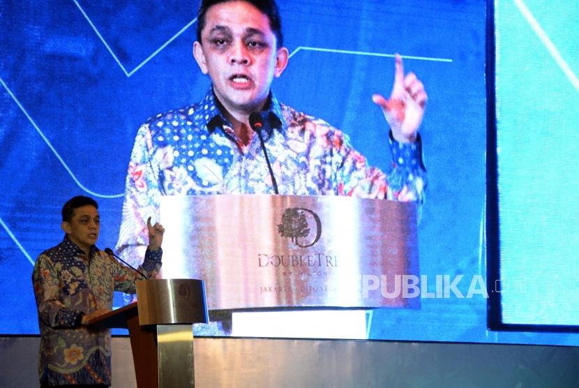Direktur Jenderal Pengelolaan Pembiayaan dan Risiko Kementerian Keuangan Luky Alfirman meberikan sambutan pada acara peluncuran Sukuk Negara Ritel Seri SR-011 di Jakarta, Jumat (1/3).