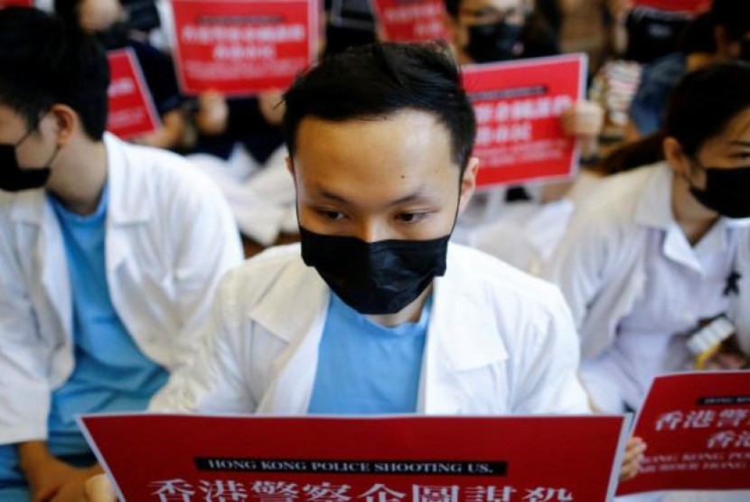 Situasi Hong Kong Masih Ngeri, CEO Ini Mengundurkan Diri. (FOTO: Reuters/Thomas Peter)