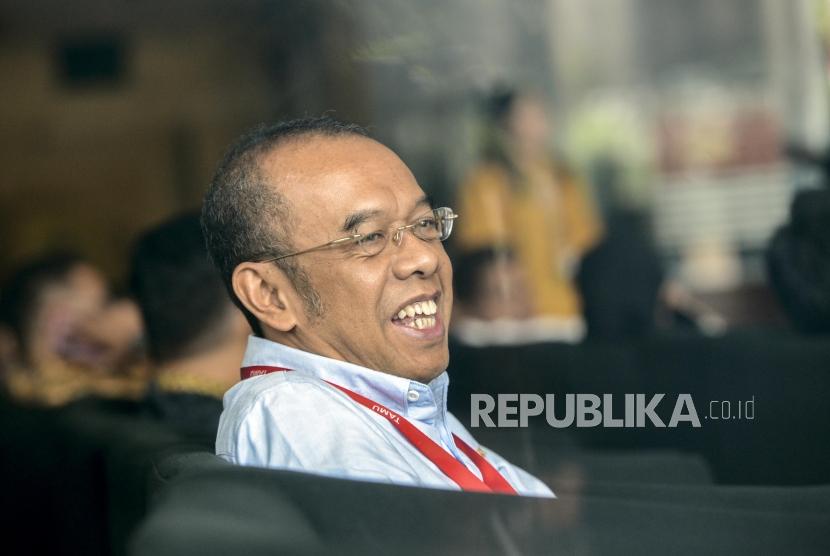 Sekertaris Menteri Pemuda dan Olahraga (Sesmenpora) Gatot S. Dewa Broto bersiap menjalani pemeriksaan di Gedung Merah Putih KPK, Jakarta, Selasa (24/9).