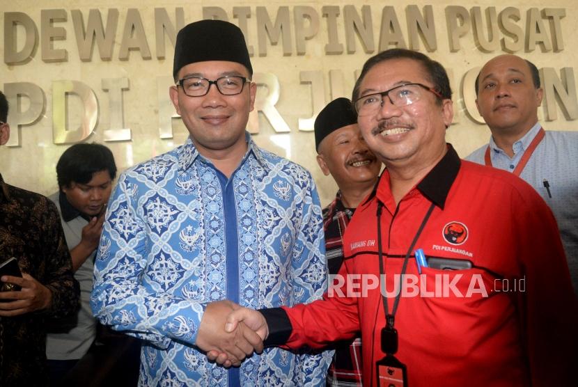 Wali Kota Bandung Ridwan Kamil bersama Ketua Bappilu PDIP Bambang DH usai melakukan pertemuan di Kantor DPP PDIP, Jakarta, Rabu (3/1).