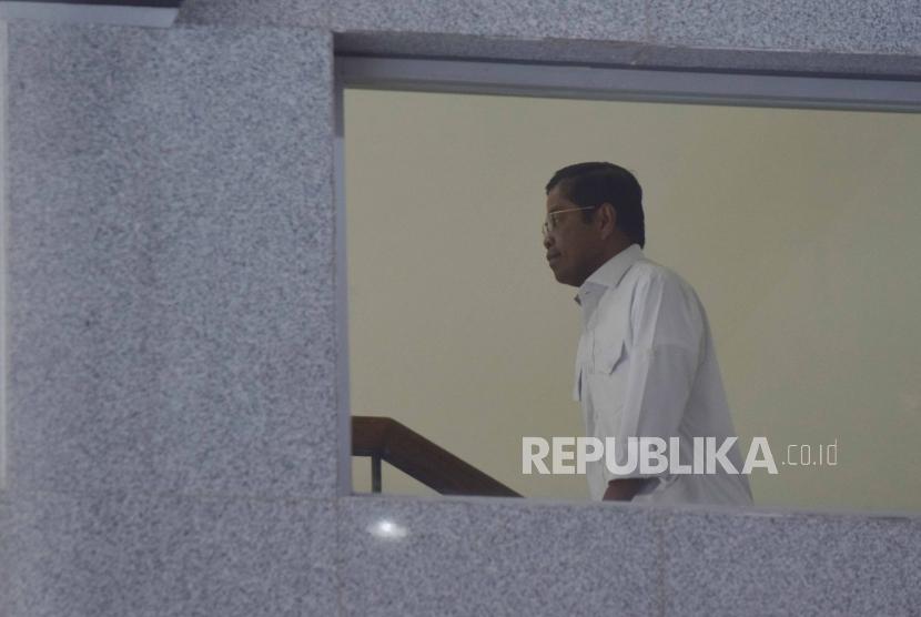 Menteri Sosial, Idrus Marham  bersiap  untuk menjalani pemeriksaan di  komisi pemberantasan korupsi (KPK) Jakarta, Kamis (26/7).