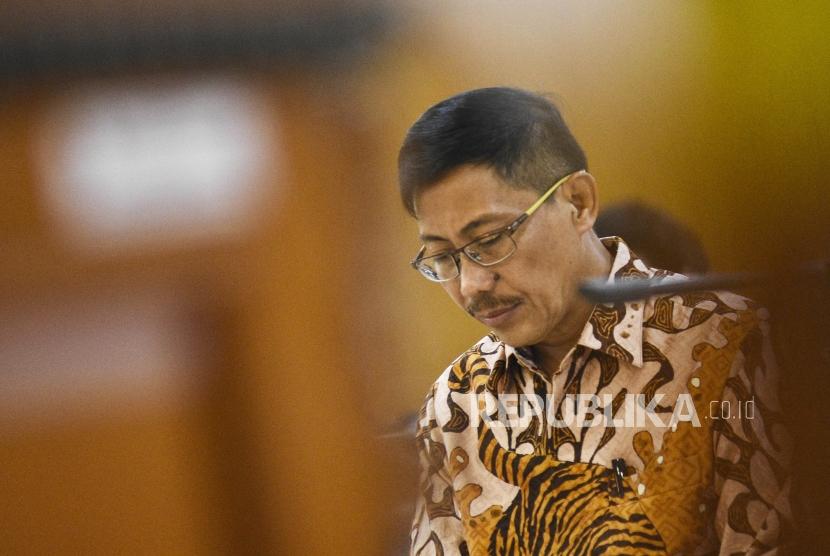 Terdakwa kasus suap jual beli jabatan di Pemkab Cirebon yang juga Bupati Cirebon nonaktif Sunjaya Purwadisastra.