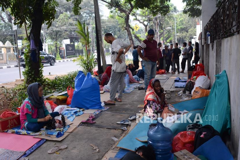 Pencari suaka kembali menempati trotoar di area kantor Komisioner Tinggi PBB untuk Pengungsi (UNHCR), Jalan Kebon SIrih, Jakarta, Rabu (18/9/2019).