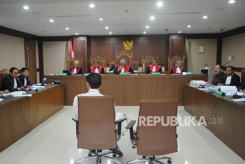 Suasana sidang lanjutan terdakwa kasus merintangi penyidikan kasus KTP Elektronik, Fredrich Yunadi menjalani sidang lanjutan di Pengadilan Tipikor, Jakarta Pusat, Kamis (22/3).